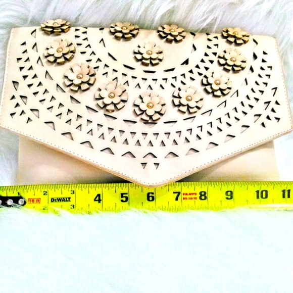 (NEW)! Cute! Cream Clutch Bag! :-) - Picture 5 of 9
